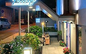 Felicity Garni Hotel